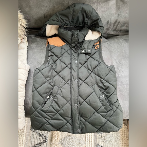 Two H&M vests - Picture 8 of 11